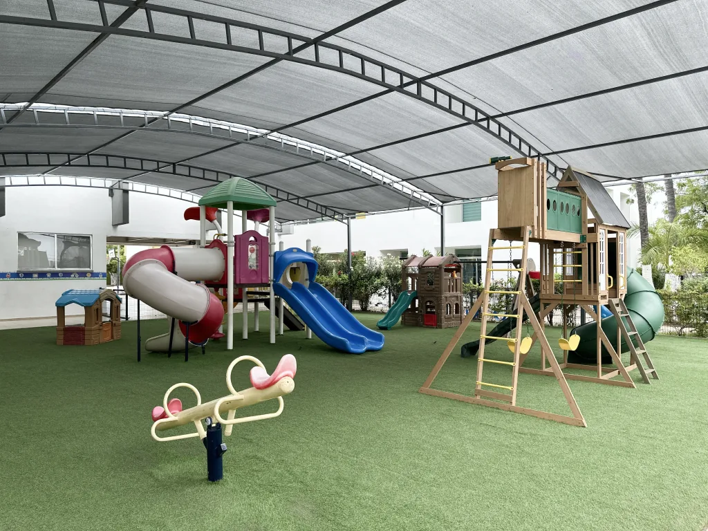 Área de juegos del colegio