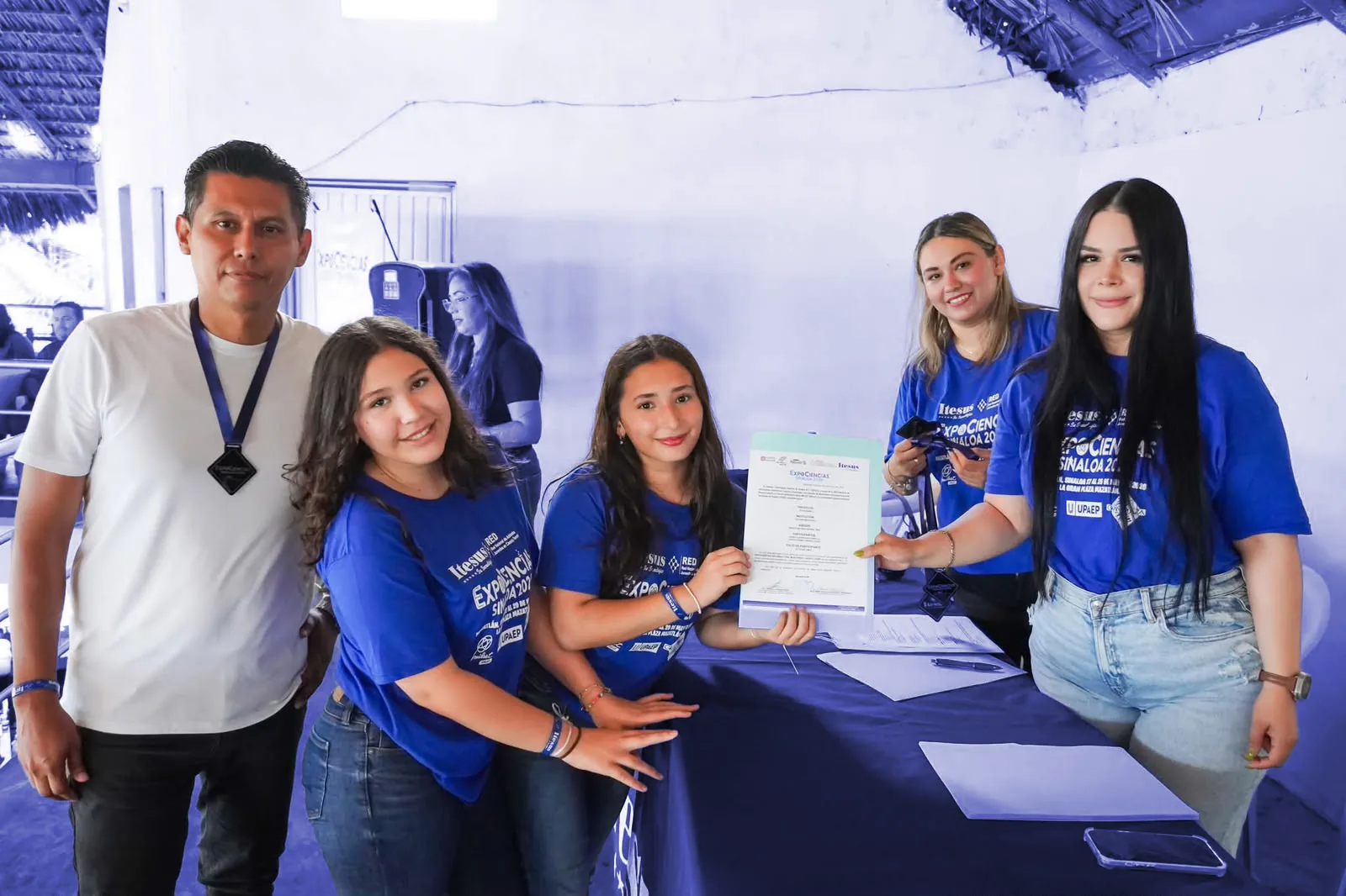 Alumnos de preparatoria del Colegio Montfort