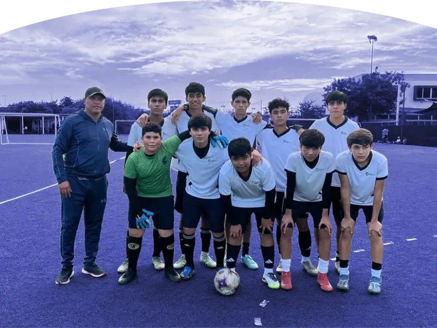Alumnos de preparatoria en el campus